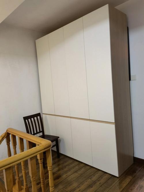 实木多层板衣柜门容易变形吗